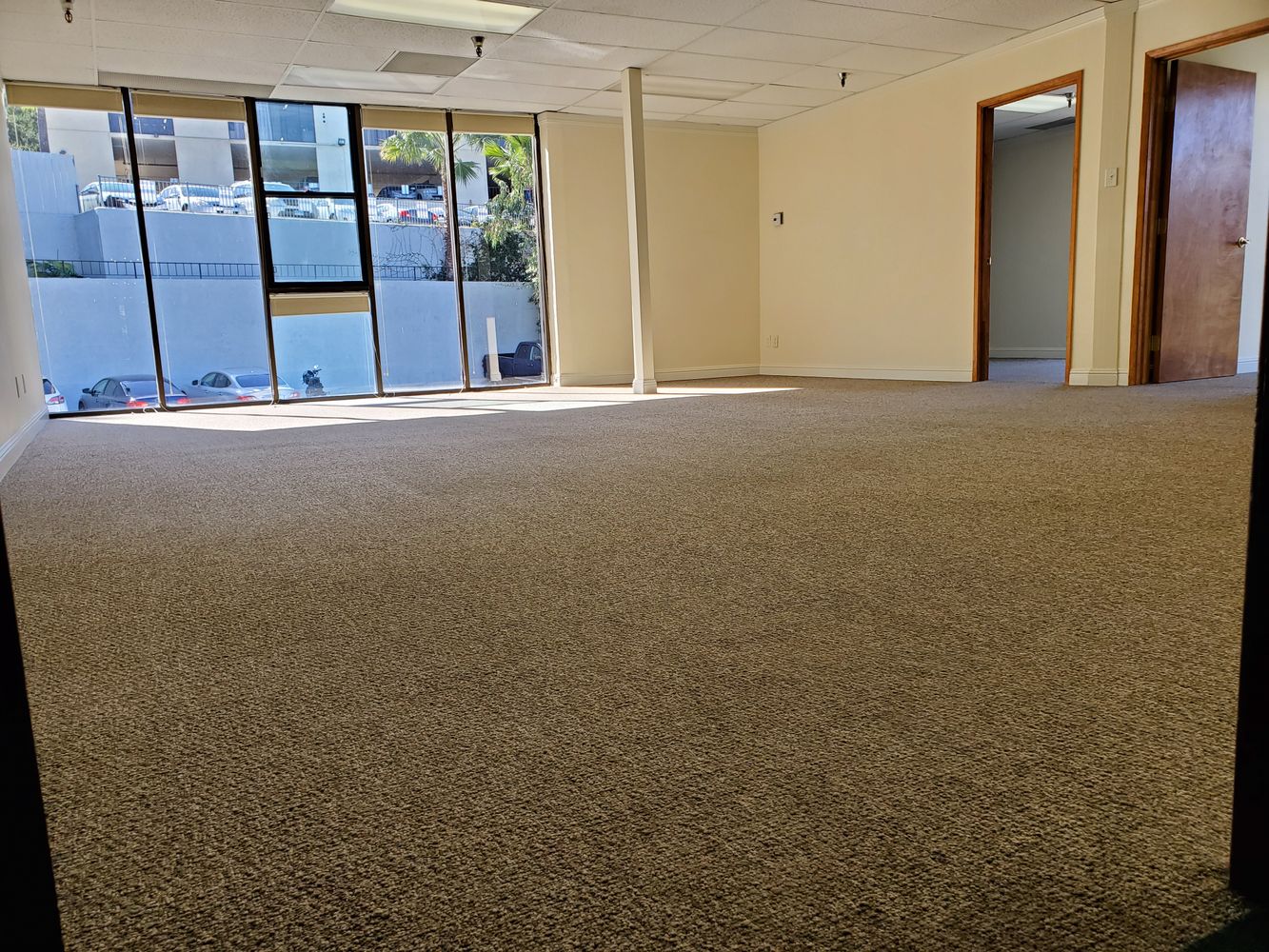 CORNER OFFICE, WINDOWS. 2 OFFICES, LARGE BULLPEN